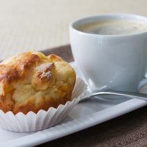 Letnie muffinki z suszonym mango