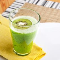 Tropikalny smoothie z chlorellą