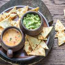 Domowe chipsy proteinowe z tortilli