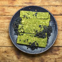 Domowe chipsy z algami kelp i spiruliną